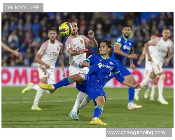 1718赛季切尔西与巴萨激战回顾两队巅峰对决的精彩瞬间与战术分析 1718赛季切尔西与巴萨激战回顾两队巅峰对决的精彩瞬间与战术分析