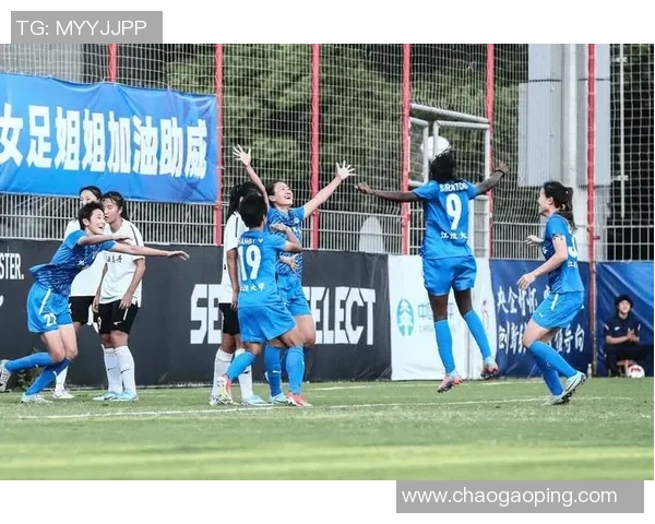 中女超激战武汉队迎战上海队全力争胜展现女子足球魅力与实力 中女超激战武汉队迎战上海队全力争胜展现女子足球魅力与实力