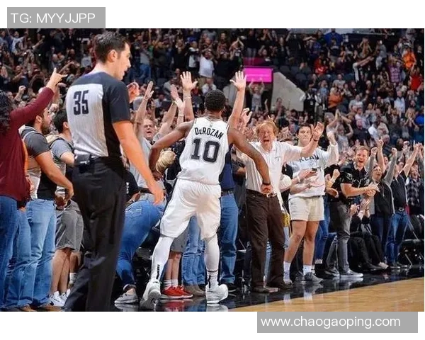 圣诞大战精彩上演马刺与太阳激烈对决引发球迷热议 圣诞大战精彩上演马刺与太阳激烈对决引发球迷热议